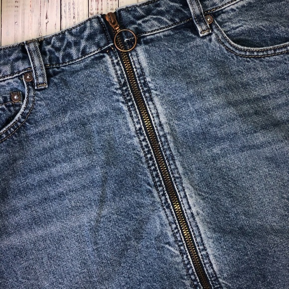 Free People front zip jean mini skirt. Size 30 - Picture 4 of 6